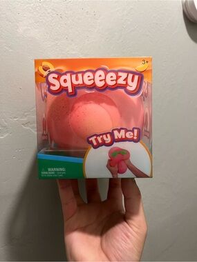 Squeezy Jumbo Peach Squishy